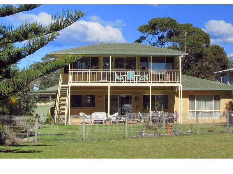 2 Macleay St, Narrawallee NSW 2539