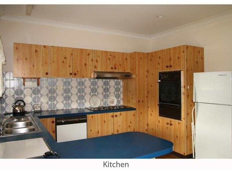 8 Rosella Ave, Mollymook NSW 2539