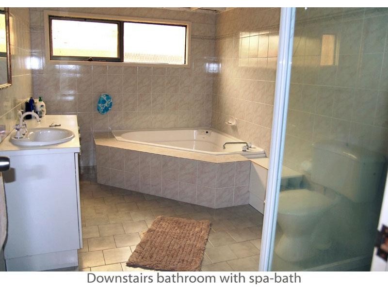 14 Macleay St, Narrawallee NSW 2539