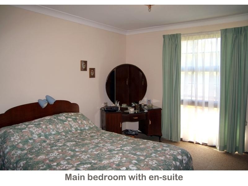 37 Clyde St, Mollymook NSW 2539