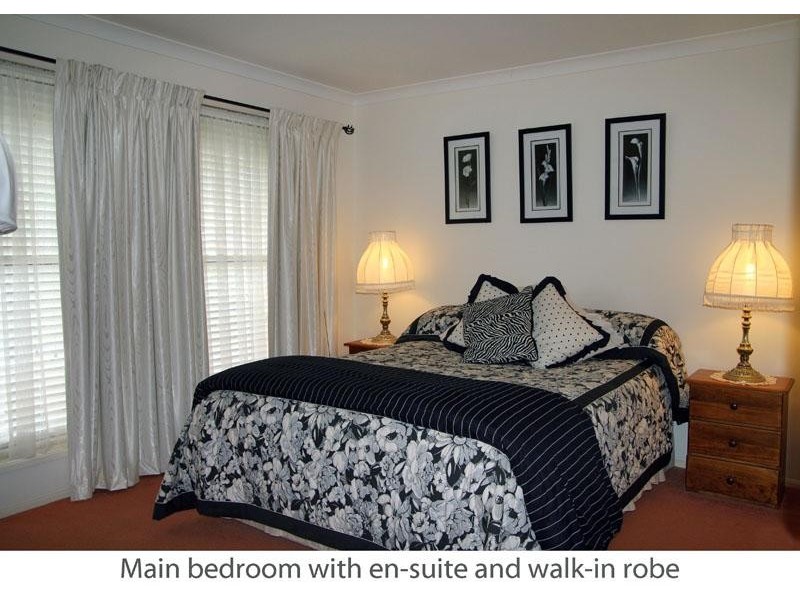 15 Blake Pl, Narrawallee NSW 2539