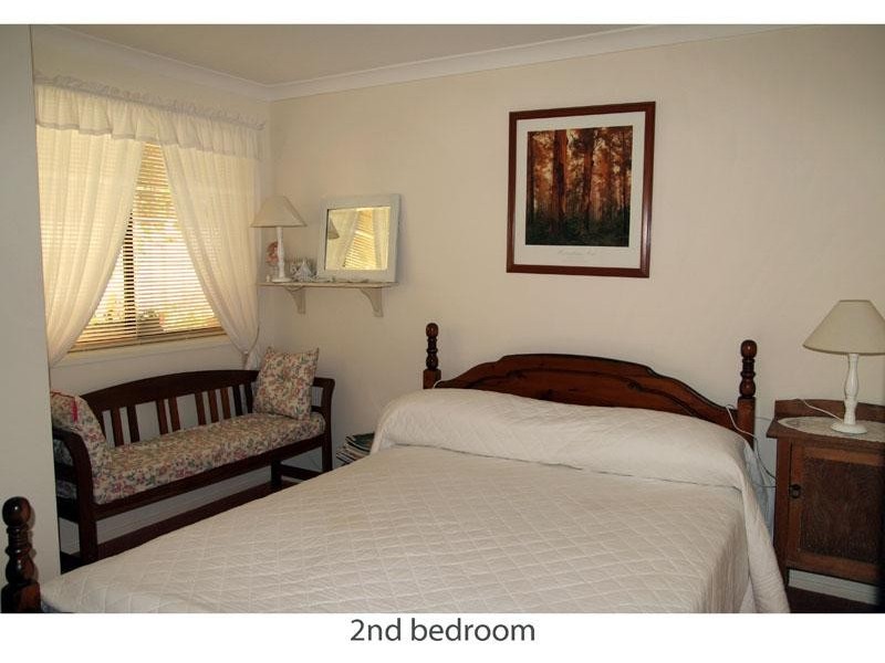 15 Blake Pl, Narrawallee NSW 2539