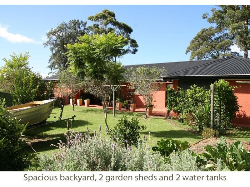 15 Blake Pl, Narrawallee NSW 2539