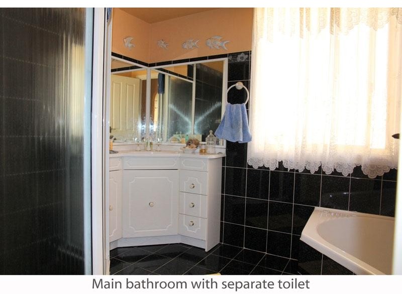 92 Leo Dr, Narrawallee NSW 2539