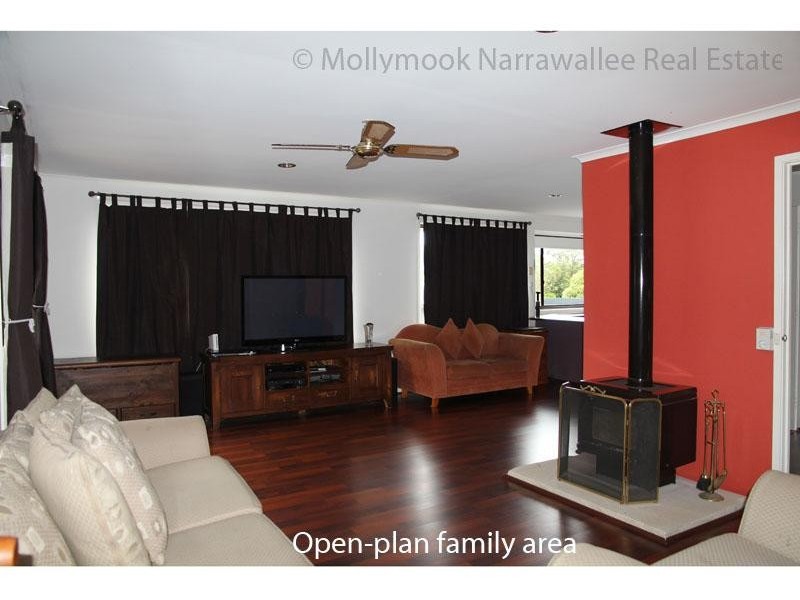 6 Anker Ave, Mollymook NSW 2539