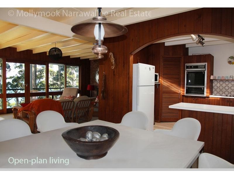 24 Tallwood Ave, Narrawallee NSW 2539