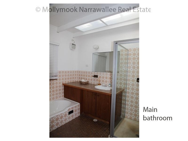 24 Tallwood Ave, Narrawallee NSW 2539