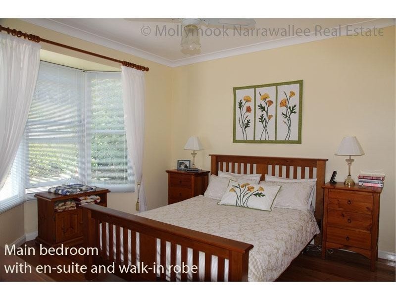 4 Blake Pl, Narrawallee NSW 2539