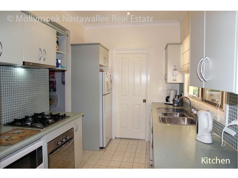 4 Blake Pl, Narrawallee NSW 2539