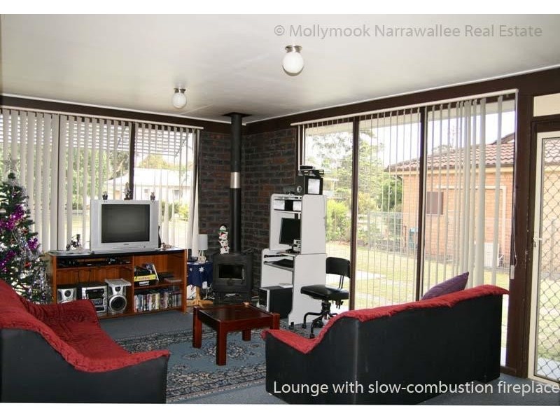 4 Bangalow St, Narrawallee NSW 2539