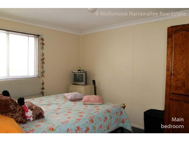 4 Bangalow St, Narrawallee NSW 2539