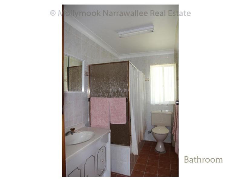 12 Bangalow  St, Narrawallee NSW 2539