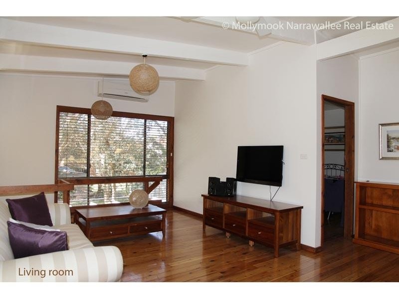 10 Parkinson St, Narrawallee NSW 2539