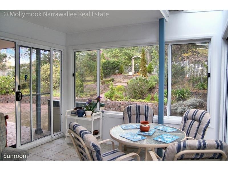 11 Blake Pl, Narrawallee NSW 2539