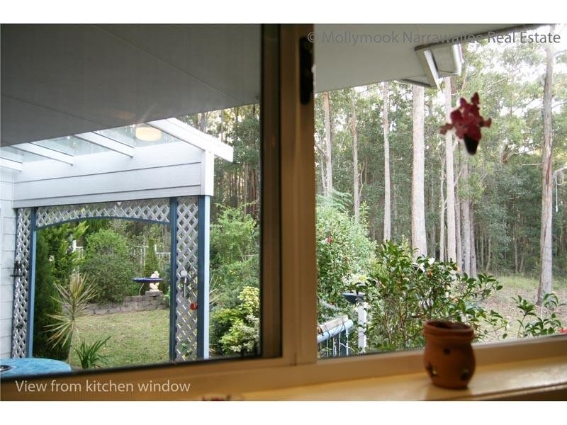 11 Blake Pl, Narrawallee NSW 2539