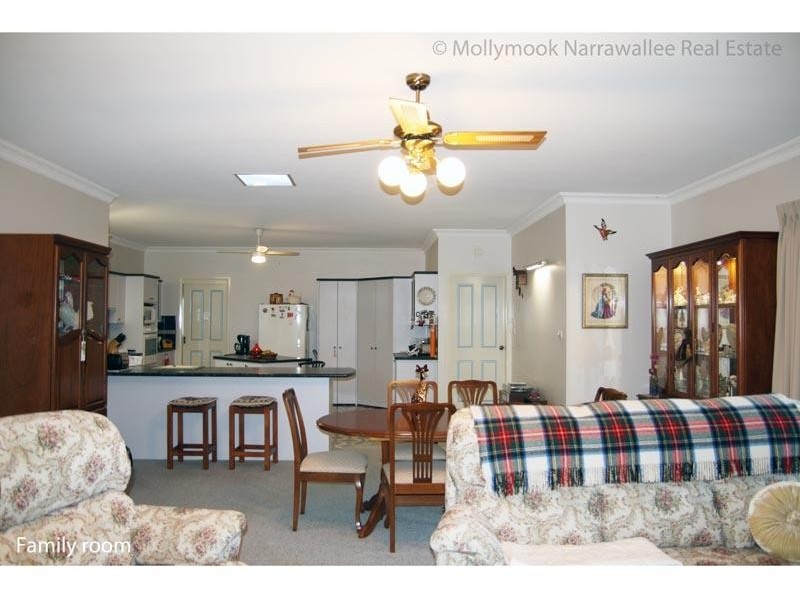11 Blake Pl, Narrawallee NSW 2539