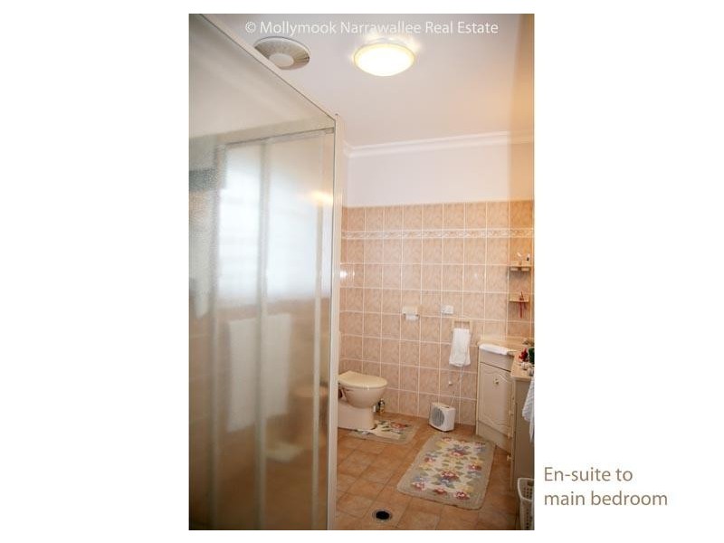 11 Blake Pl, Narrawallee NSW 2539