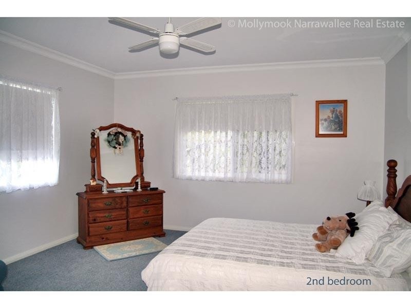 11 Blake Pl, Narrawallee NSW 2539