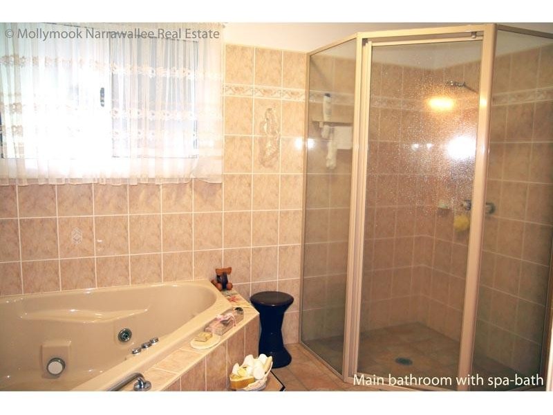 11 Blake Pl, Narrawallee NSW 2539