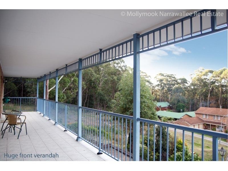 11 Blake Pl, Narrawallee NSW 2539