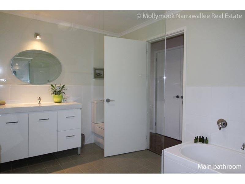 33 Mison Cct, Mollymook NSW 2539