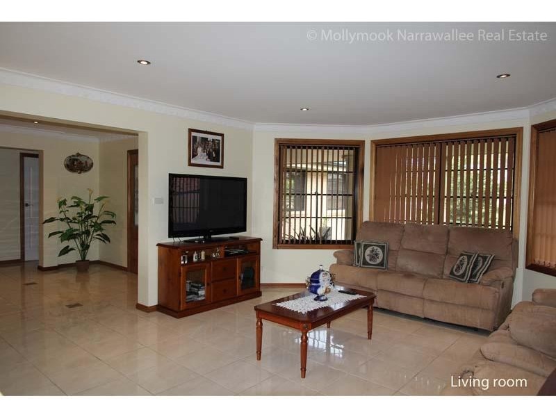 8 Seascape  Cl, Narrawallee NSW 2539