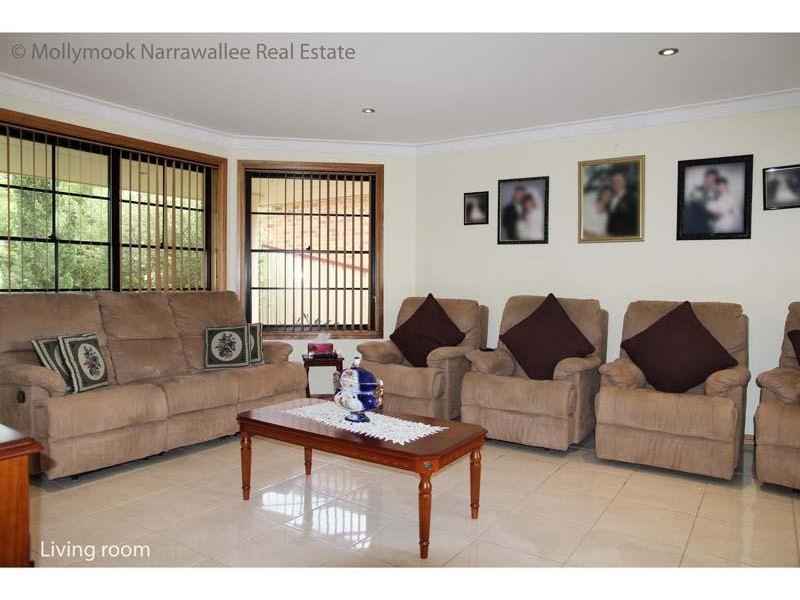 8 Seascape  Cl, Narrawallee NSW 2539