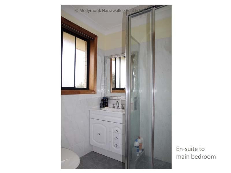 8 Seascape  Cl, Narrawallee NSW 2539