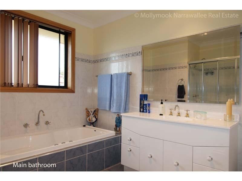 8 Seascape  Cl, Narrawallee NSW 2539