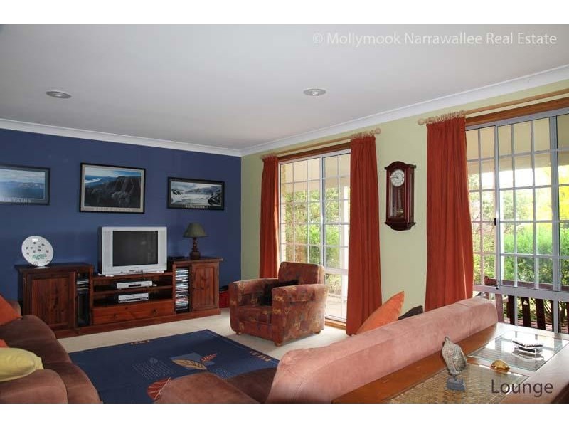6 Toorak Cl, Mollymook NSW 2539