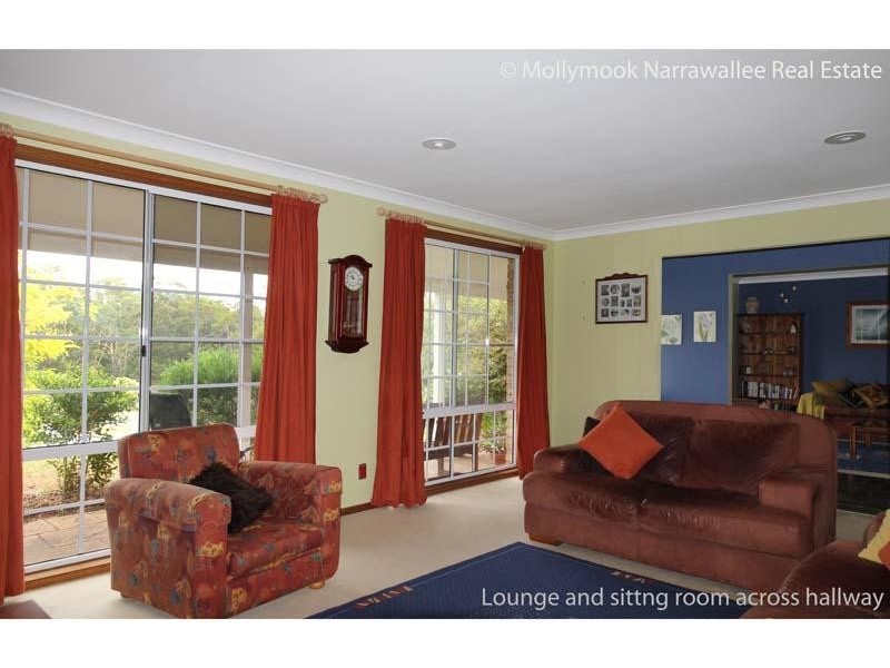 6 Toorak Cl, Mollymook NSW 2539