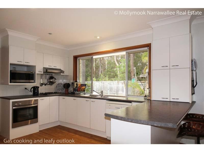 6 Toorak Cl, Mollymook NSW 2539