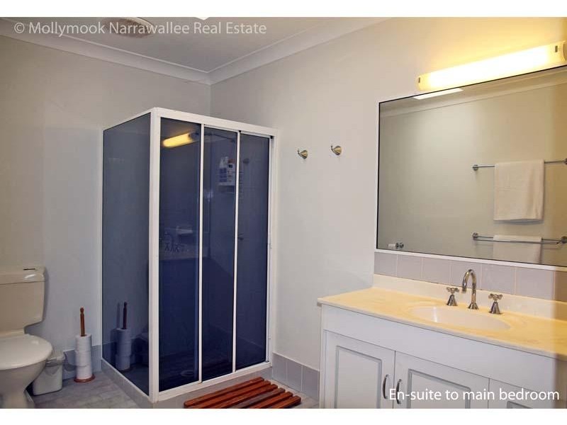 6 Toorak Cl, Mollymook NSW 2539