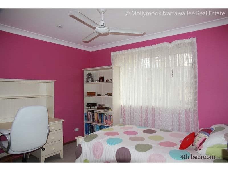 6 Toorak Cl, Mollymook NSW 2539