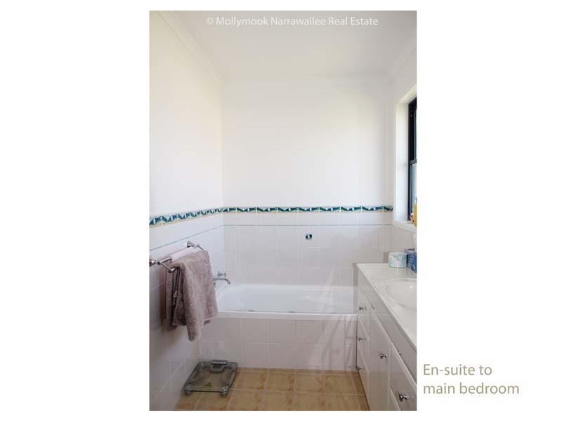 14 Seascape Cl, Narrawallee NSW 2539