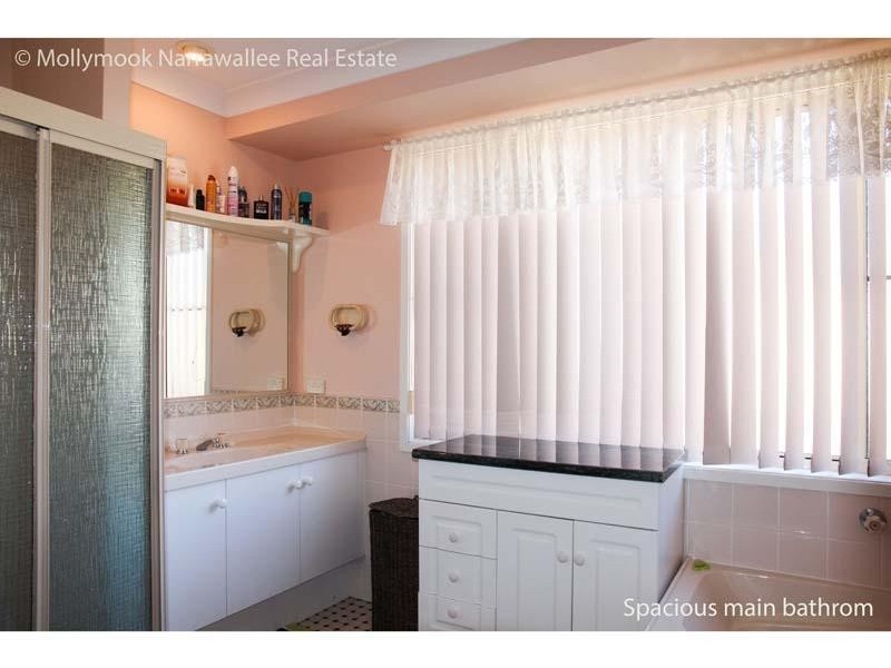 98 Leo Dr, Narrawallee NSW 2539