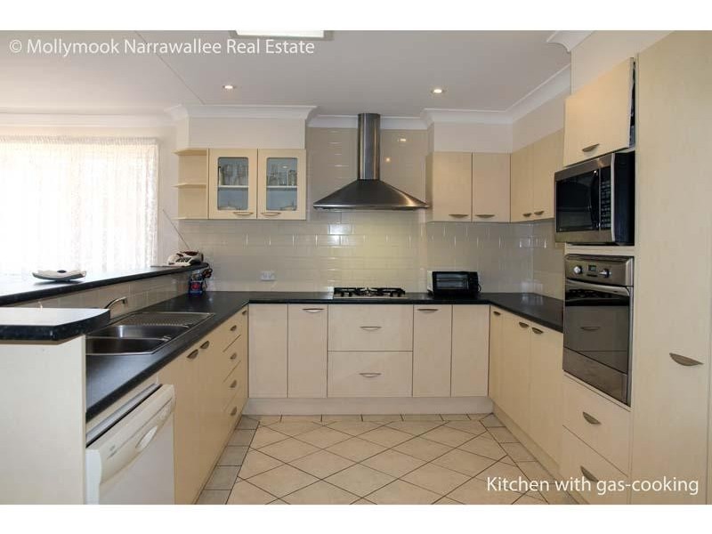 1 Blake Pl, Narrawallee NSW 2539