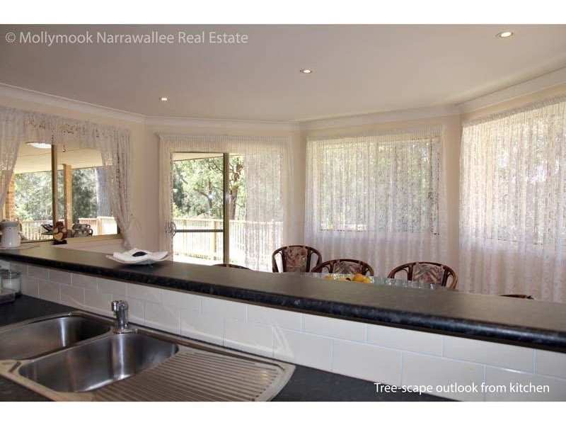 1 Blake Pl, Narrawallee NSW 2539