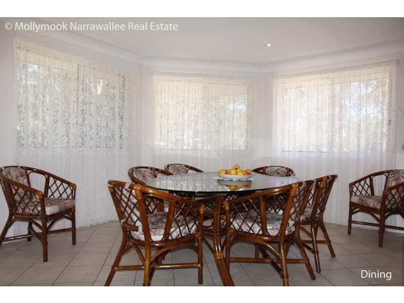 1 Blake Pl, Narrawallee NSW 2539