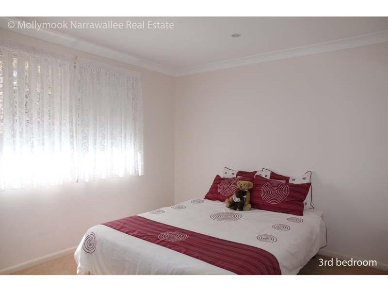 1 Blake Pl, Narrawallee NSW 2539