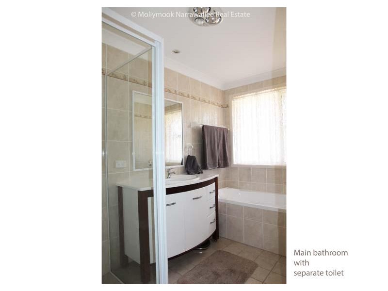 1 Blake Pl, Narrawallee NSW 2539