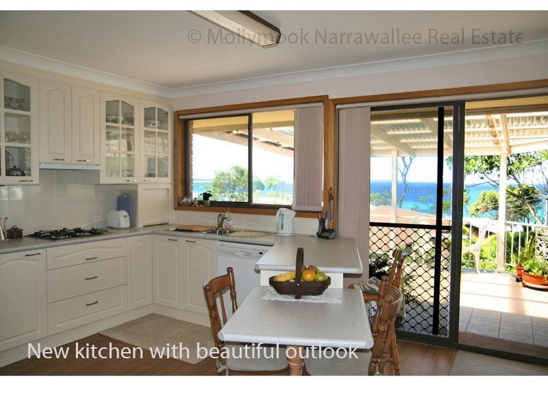16 Booth Ave, Narrawallee NSW 2539