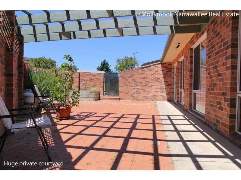 9 Valley Dr, Mollymook Beach NSW 2539