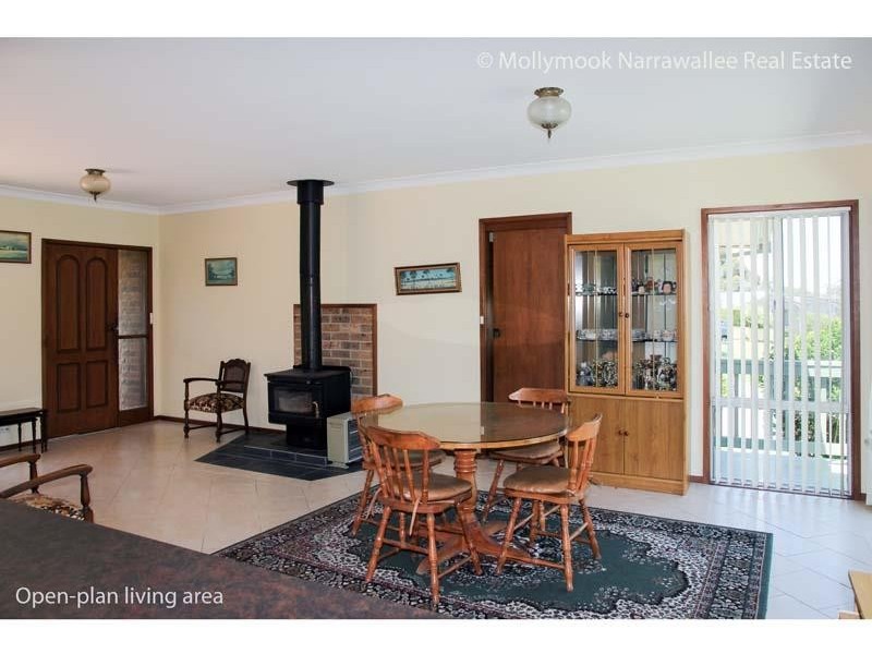 9 Valley Dr, Mollymook Beach NSW 2539