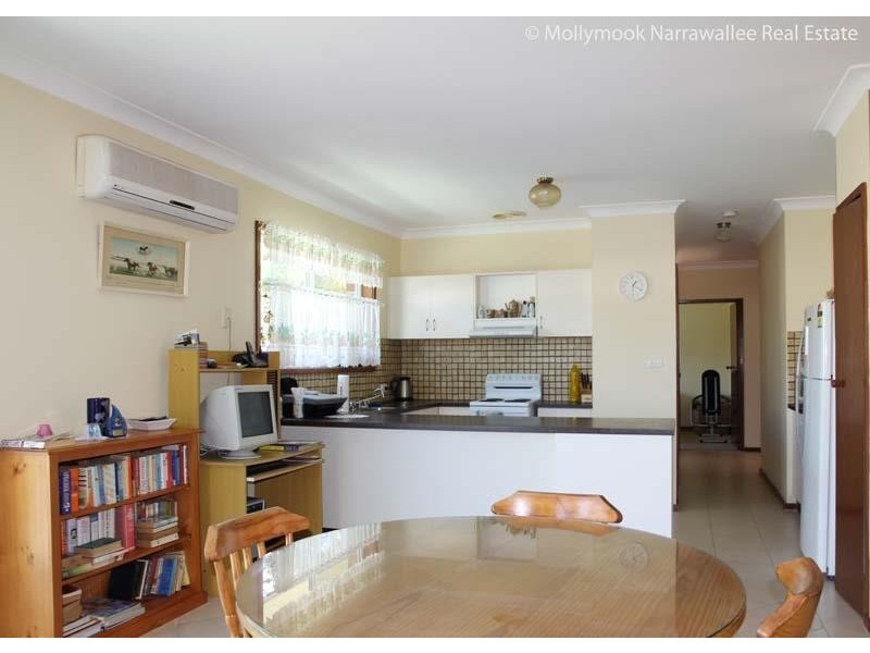 9 Valley Dr, Mollymook Beach NSW 2539