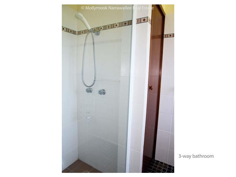 9 Valley Dr, Mollymook Beach NSW 2539