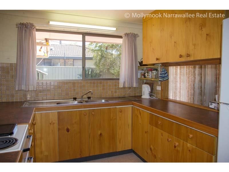 42 Bangalow St, Narrawallee NSW 2539