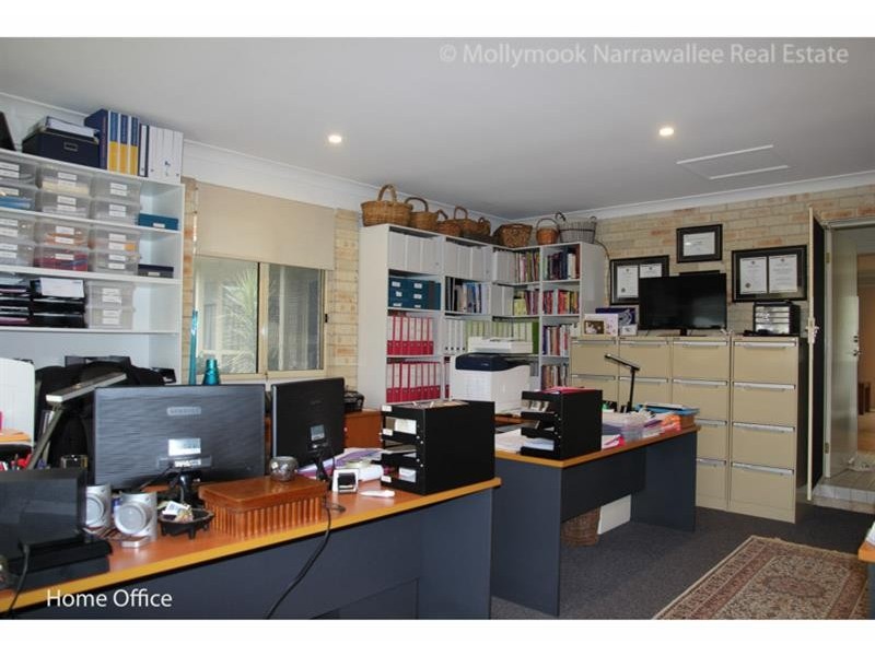 22 Scorpio Gr, Narrawallee NSW 2539