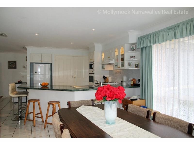 111 Leo Dr, Narrawallee NSW 2539