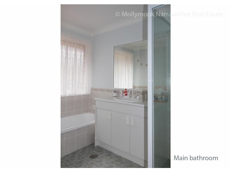 111 Leo Dr, Narrawallee NSW 2539